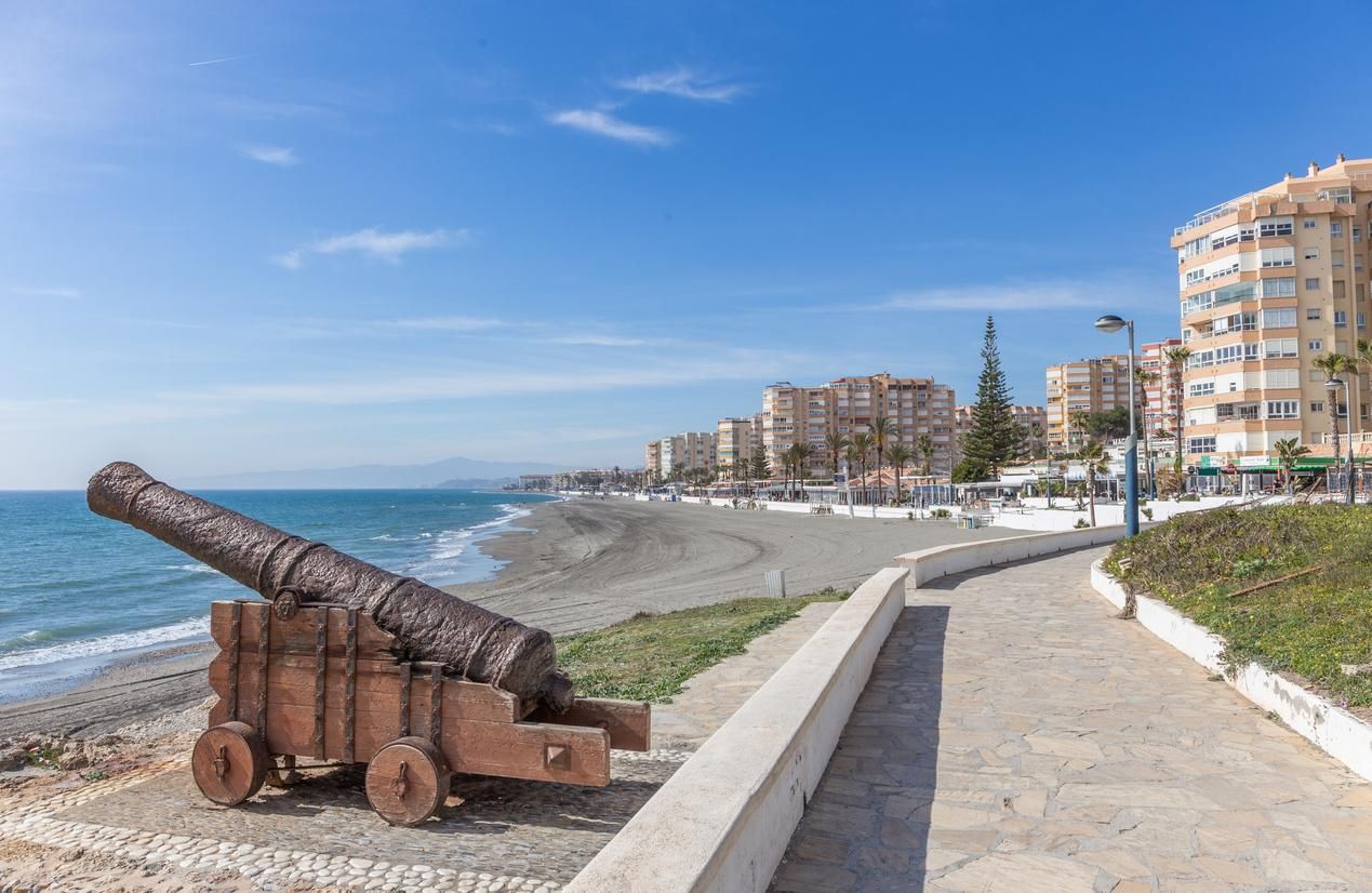 Torrox cuenta con las primeras playas de toda la Costa del Sol en delimitar espacios sin humo.