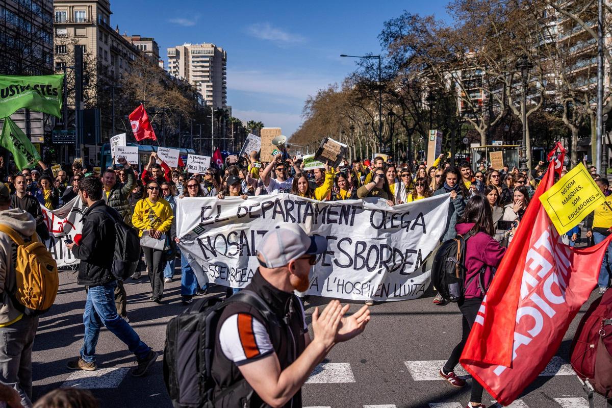 La manifestación de profesores toma el centro de Barcelona