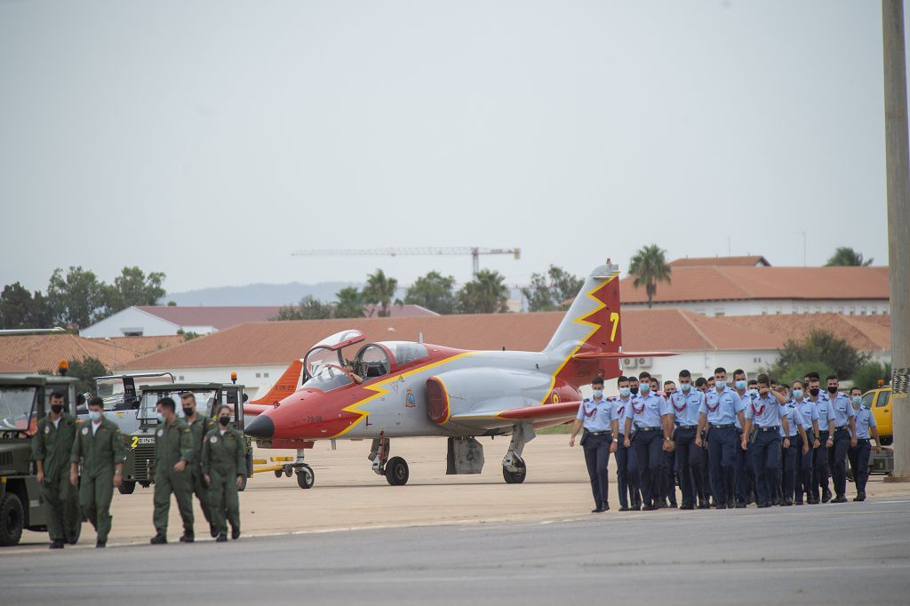 Los dos primeros aviones suizos PC-21 llegan a la AGA