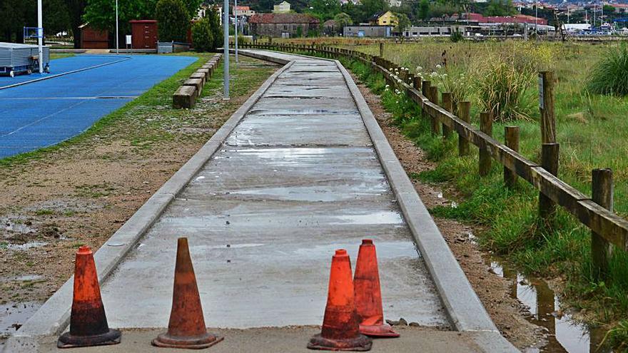 Moaña repara el nuevo paseo de A Xunqueira para asegurar varios tramos de zahorra