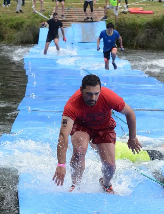 Más de 2.500 corredores se pusieron a prueba en la exigente carrera de obstáculos disputada en Pontevedra