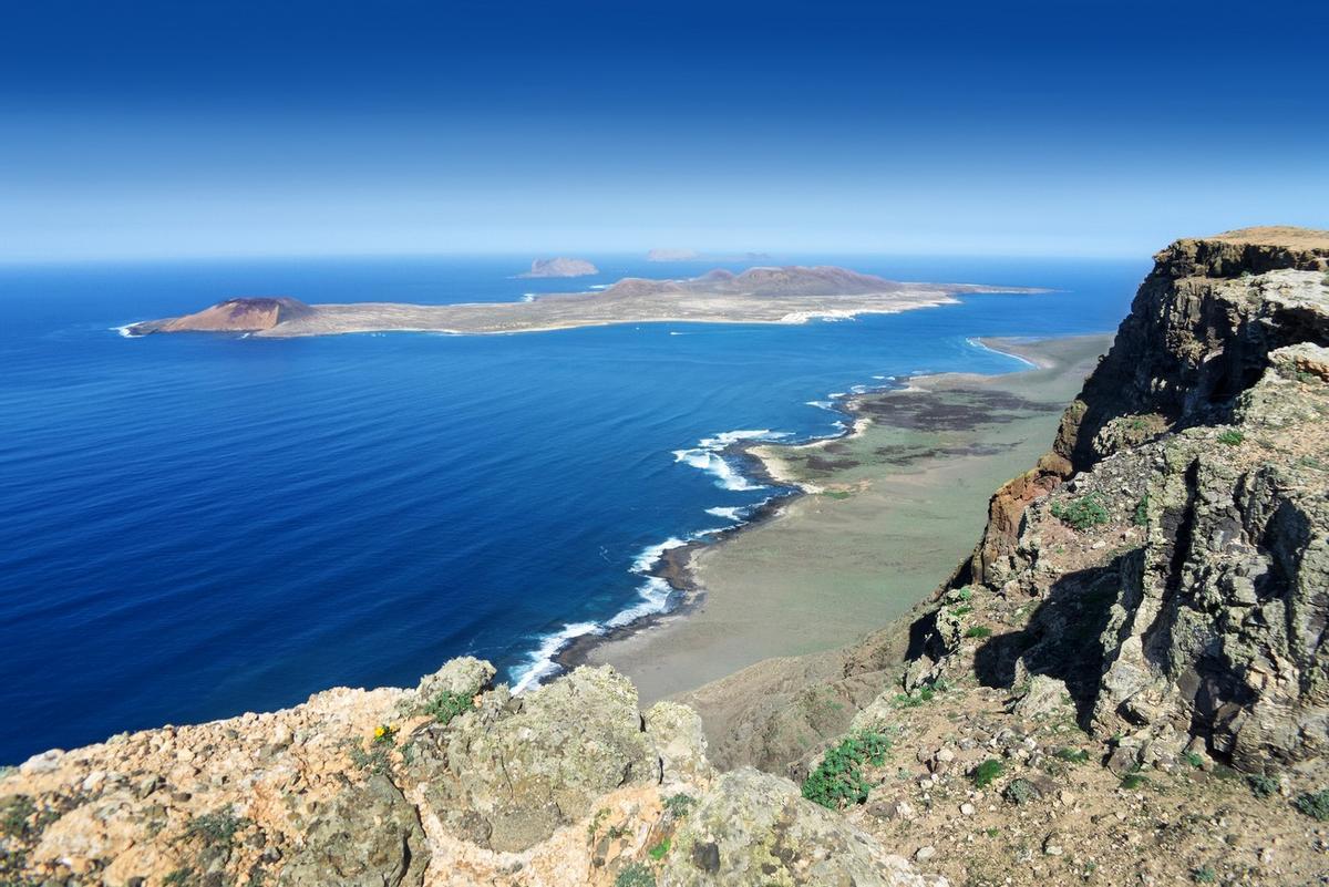 El Biofest organiza la ruta de los 'Pies Descalzos', entre Lanzarote y La Graciosa para conmemorar el 30º aniversario de la declaratoria como Reserva de la Biosfera.