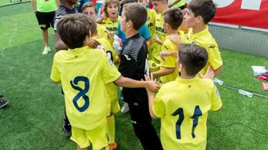 Los alevines del Villarreal celebran una de sus victorias.