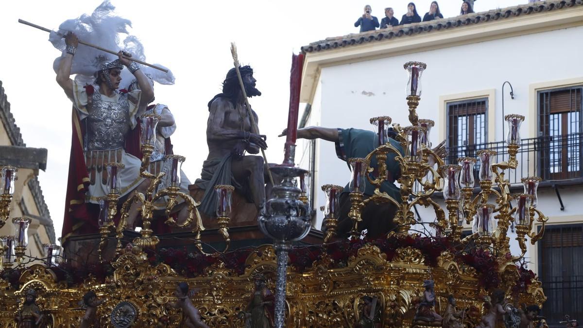 La Coronación de Espinas sale de la Catedral.
