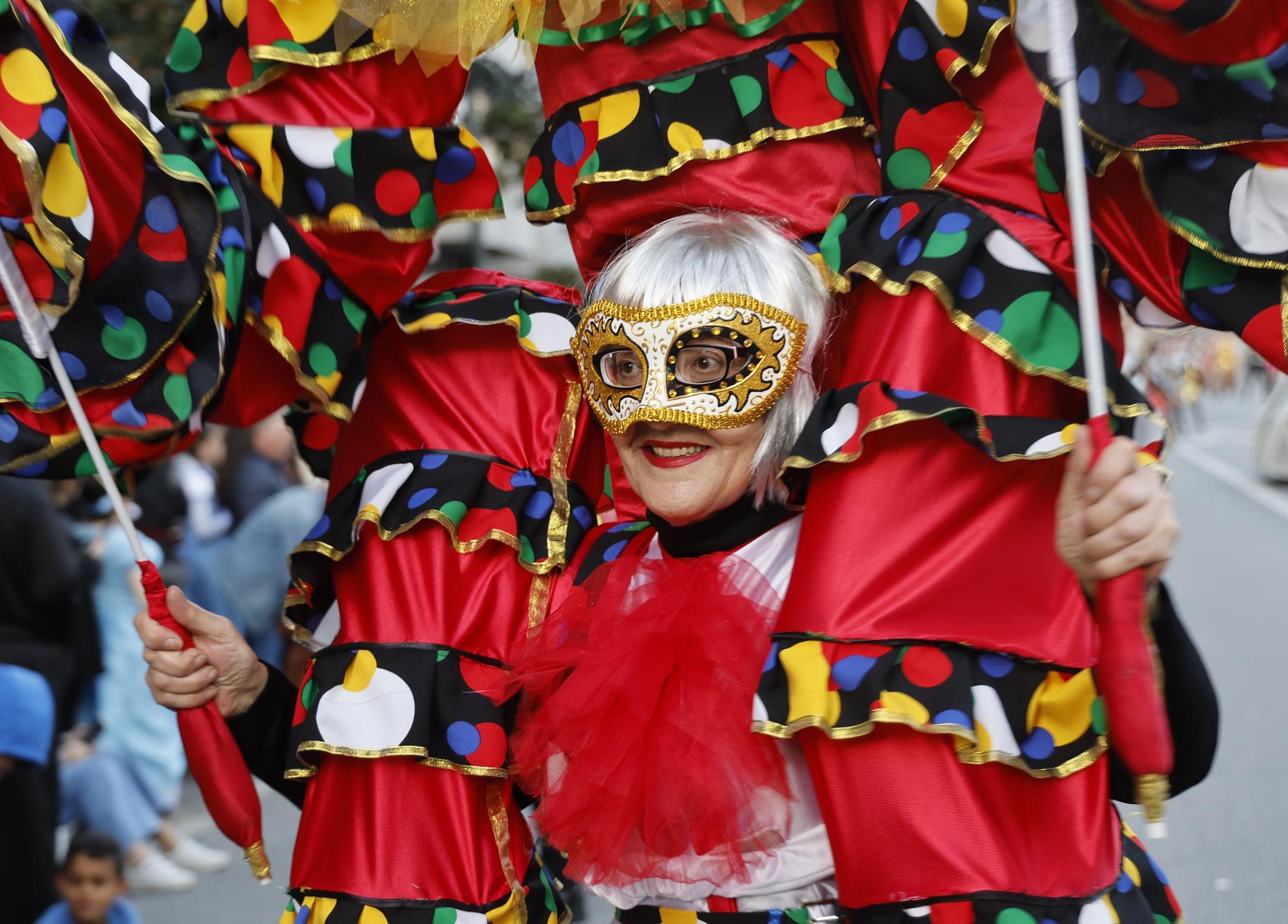 Máscaras, plumas y mucho brillo para disfrutar del fantástico mundo del entroido