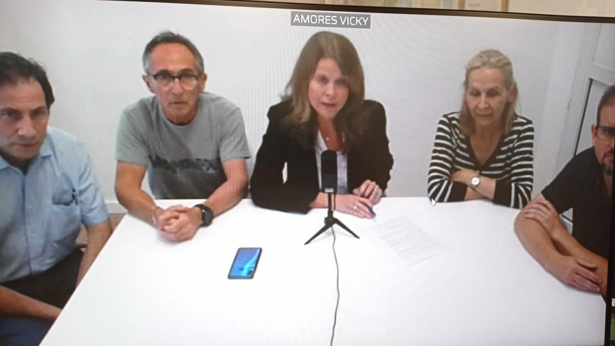 Maribel Marca, junto a los vecinos representados por ella.