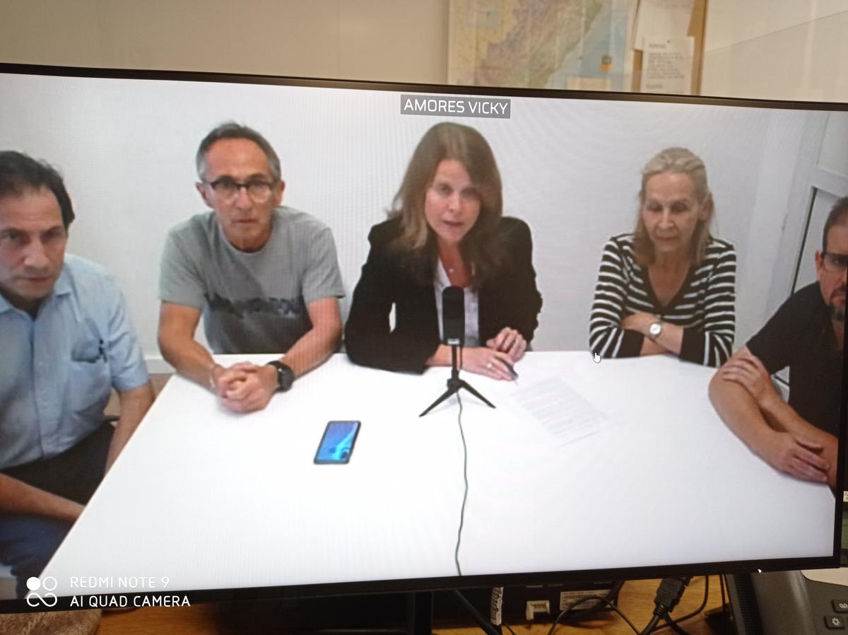Maribel Marca, junto a los vecinos representados por ella.