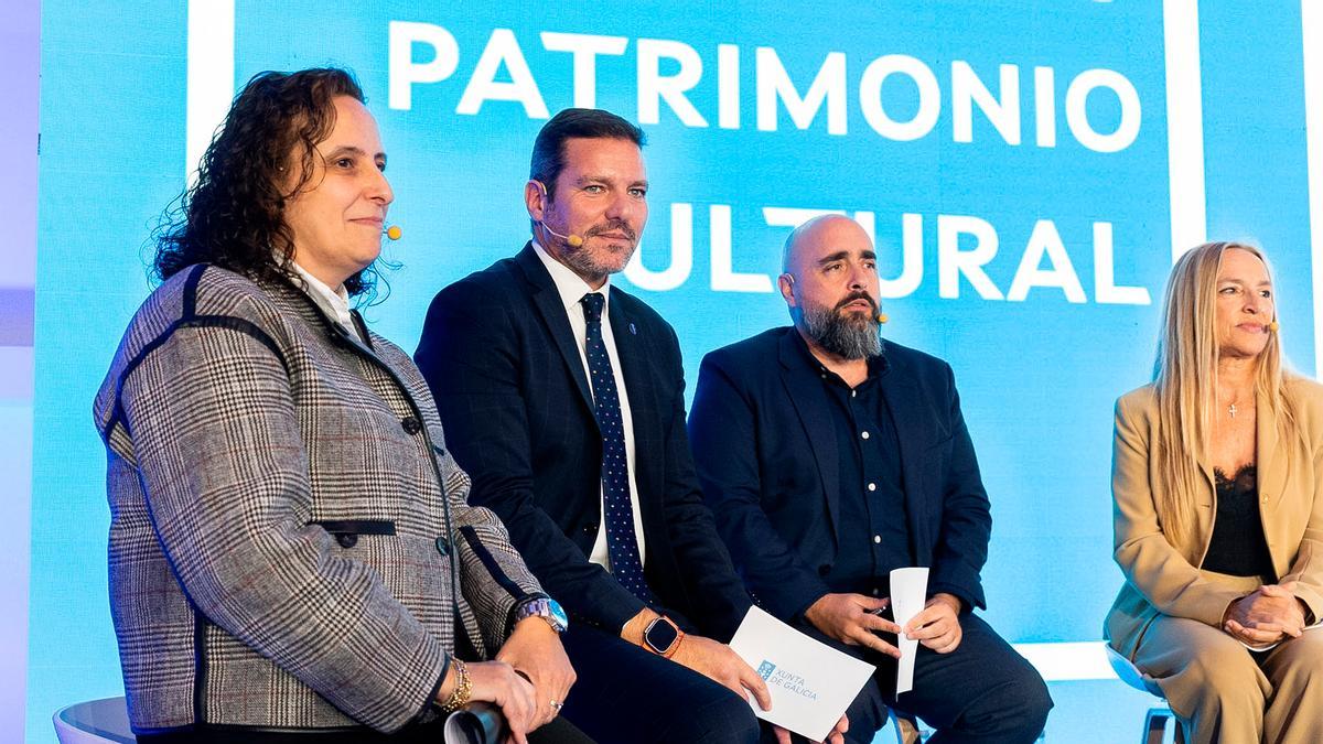 O conselleiro de Cultura, José López Campos, acompañado polas delegadas da Xunta na Coruña, Belén do Campo, e en Ferrol, Martina Aneiros, e polo director xeral de Patrimonio Cultural, Ángel Miramontes.