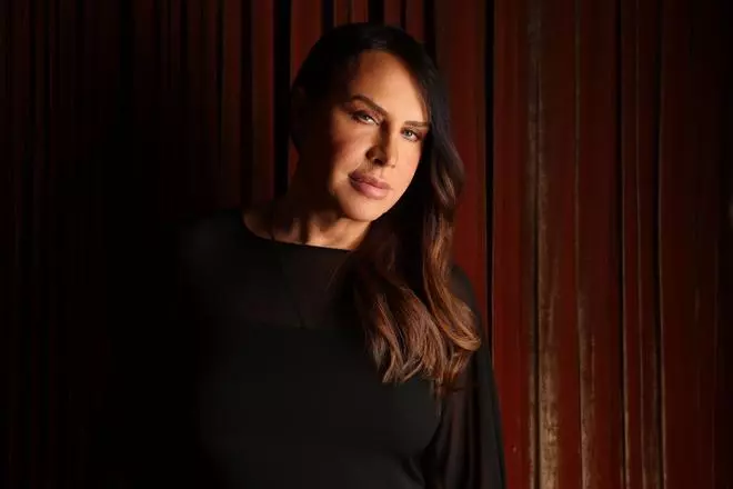 Y al final tuvo su premio, Karla Sofía Gascón se luce con sus emotivas palabras para dar el broche final a los Globos de Oro