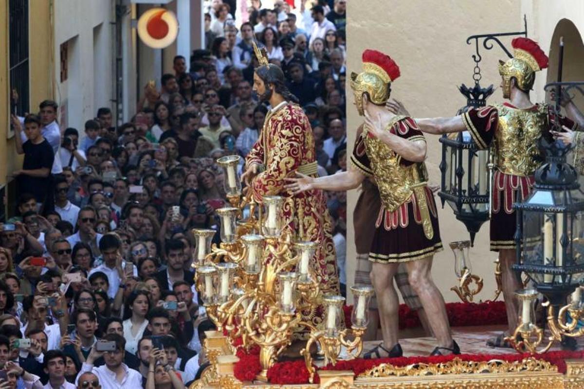 Lunes Santo primaveral para albergar una simbiosis de marchas y silencio