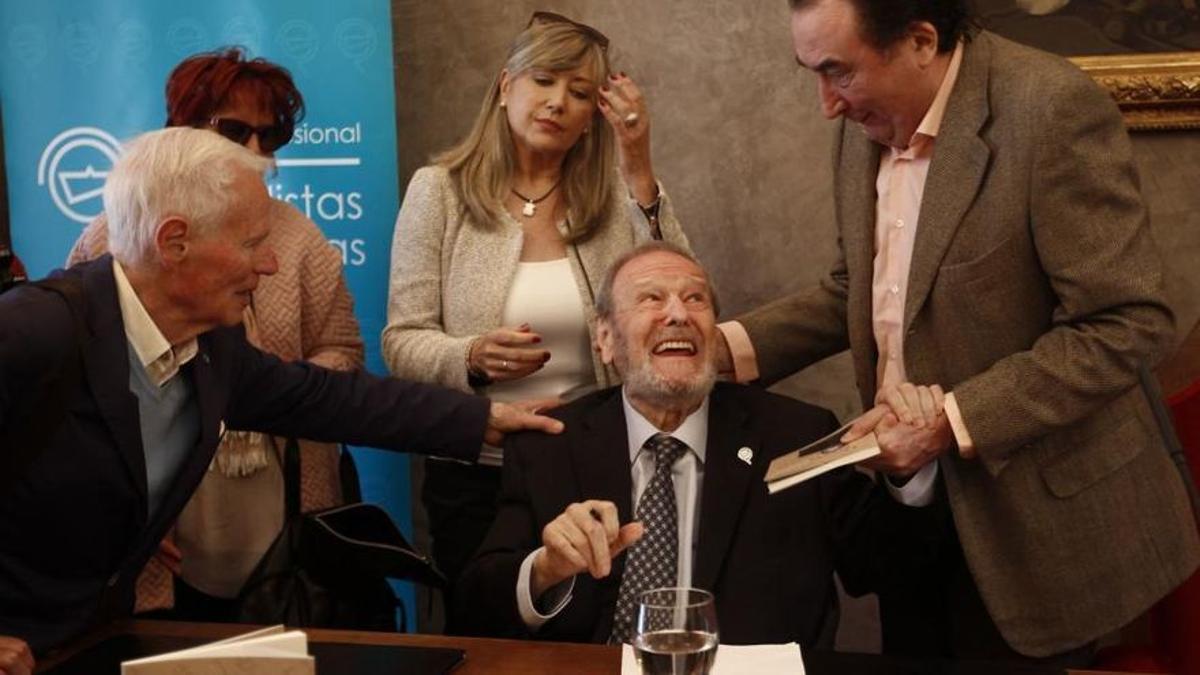 Nombramiento de José Luis Balbín como Miembro de Honor del Colegio de Periodistas. /  LUISMA MURIAS