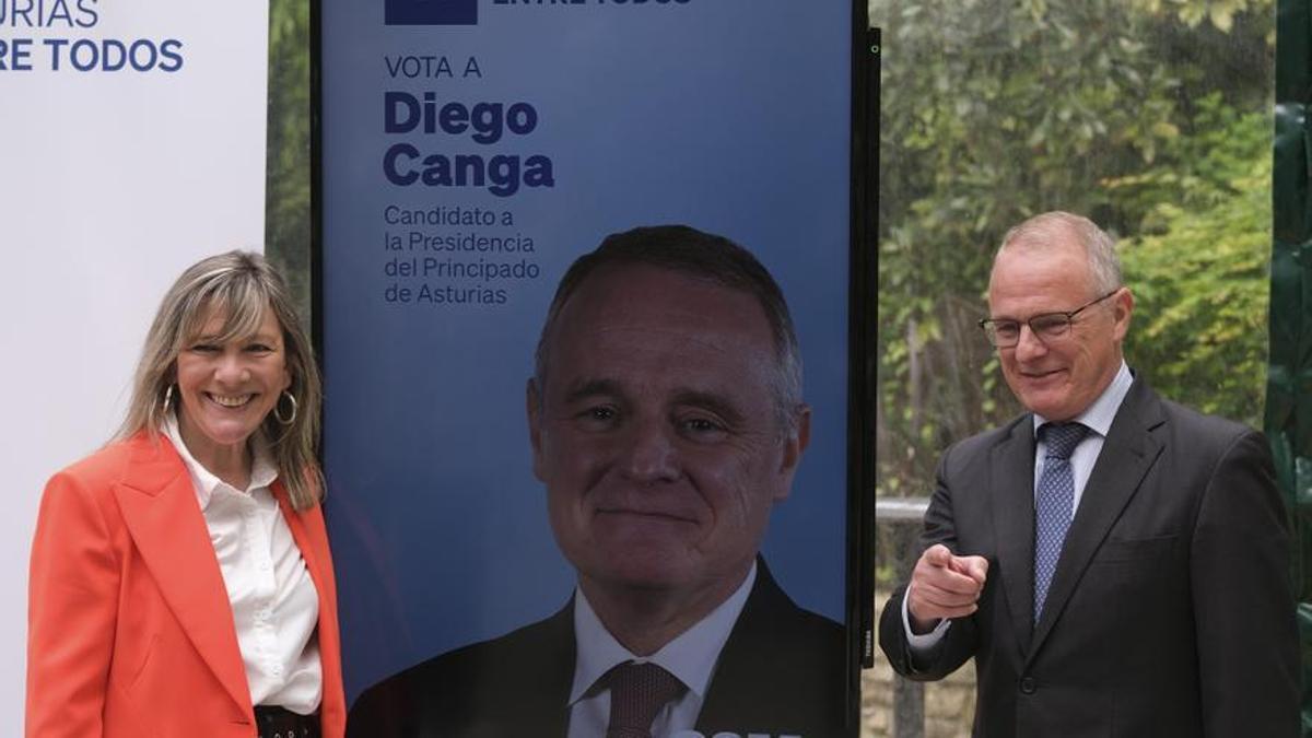 El candidato del PP a la Presidencia del Principado de Asturias, Diego Canga, y la candidata a la alcaldía de Avilés, Esther Llamazares.