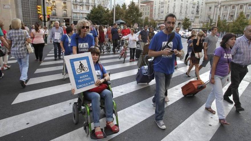 Colectivos de ciclistas y peatones piden que se haga cumplir la ley