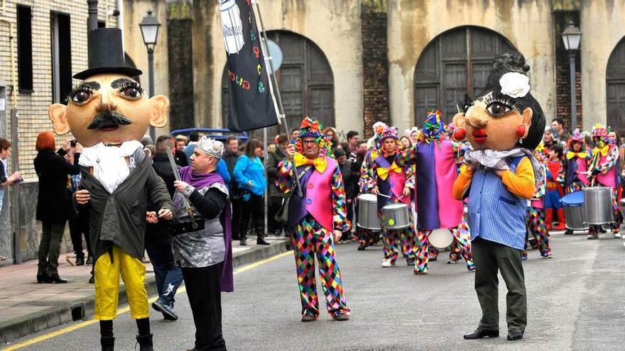 El acto del Antroxu infantil en Pola de Laviana.