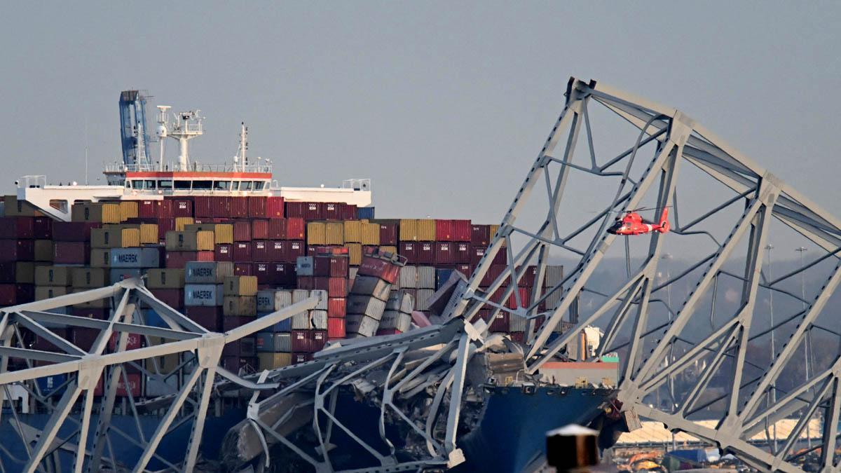 Un barco carguero  impacta contra el puente Francis Scott Key en Baltimore