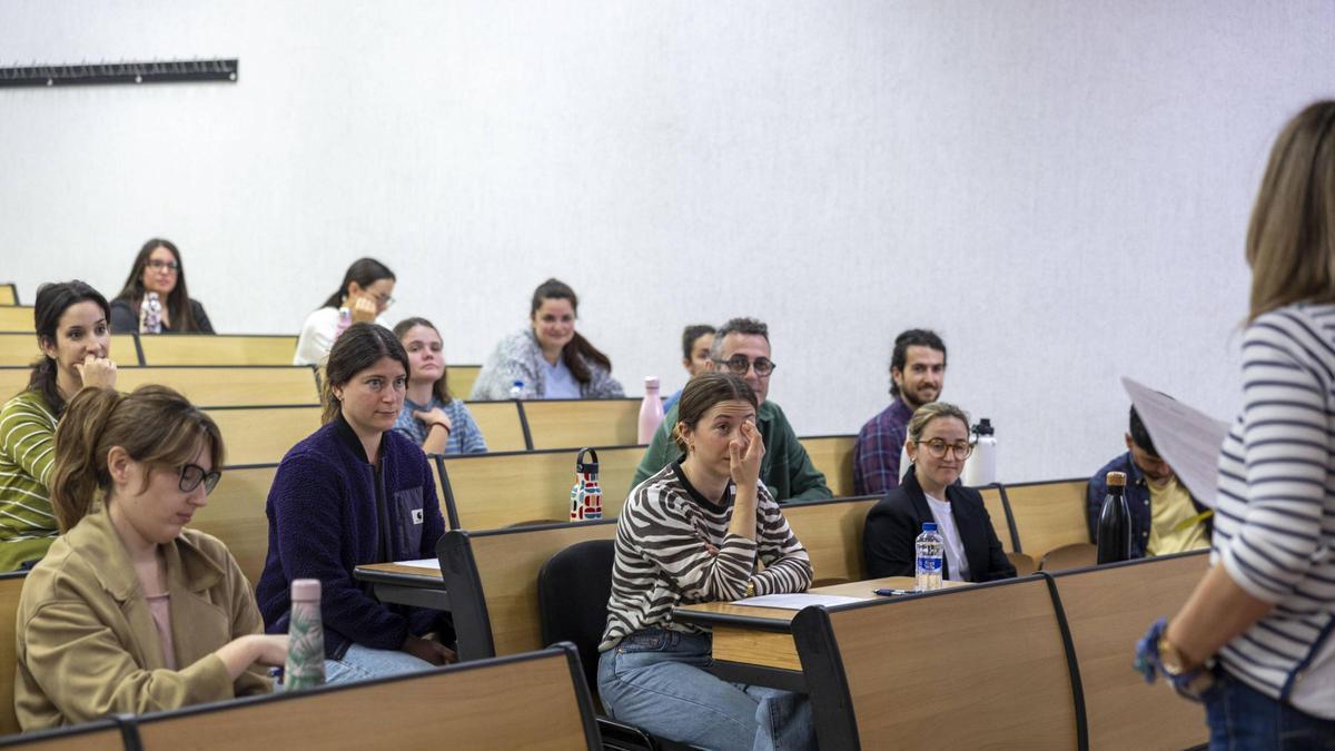 Docentes en unas oposiciones.