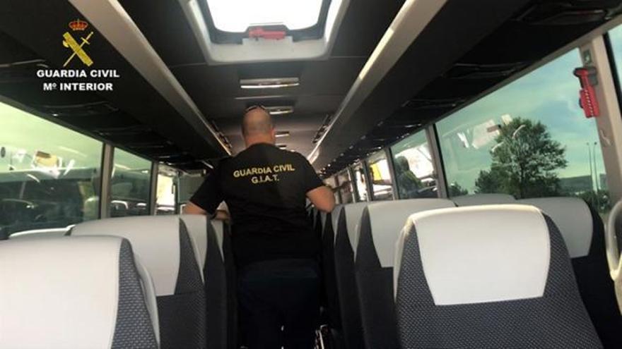 La Guardia Civil detiene a un empresario que adquiría ilegalmente autobuses