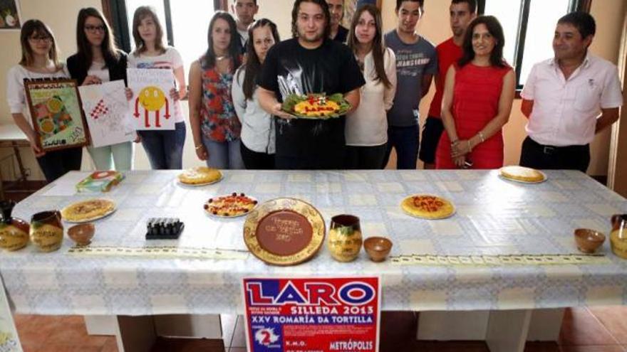 Los organizadores presentan la XXV Festa da Tortilla de Laro. // Bernabé/Luismy