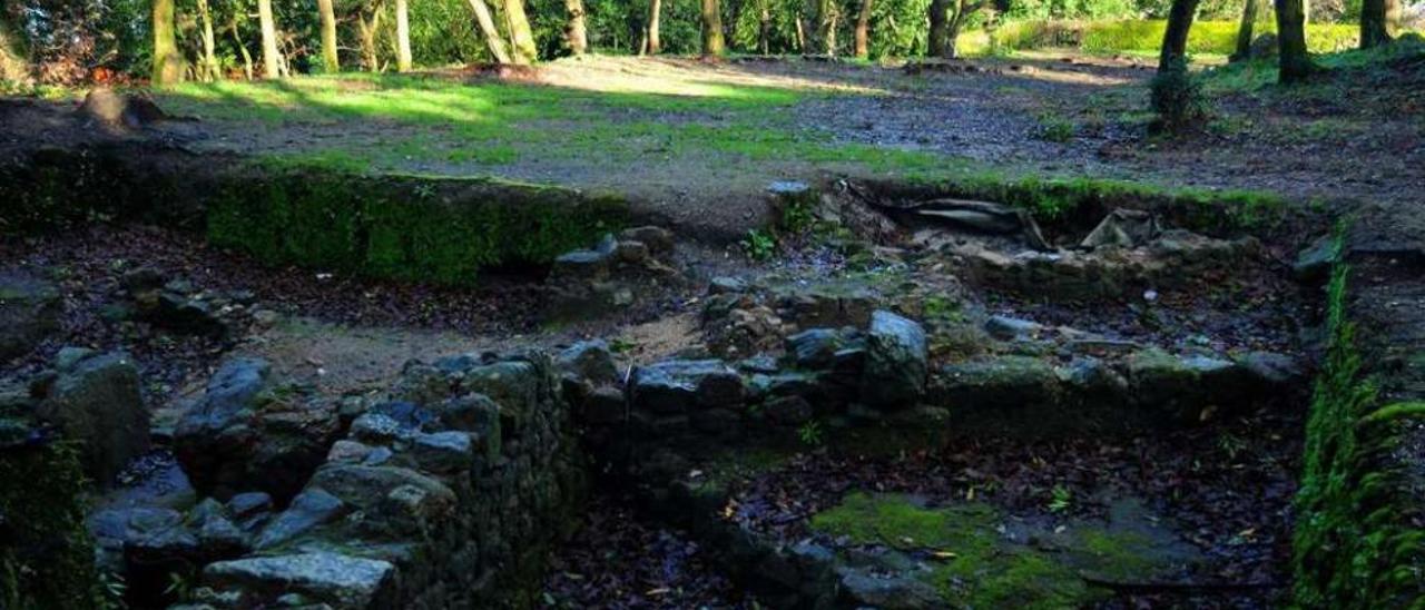 Zona arqueológica ya excavada en la finca de O Montiño, en pleno corazón de Vilagarcía. // Iñaki Abella