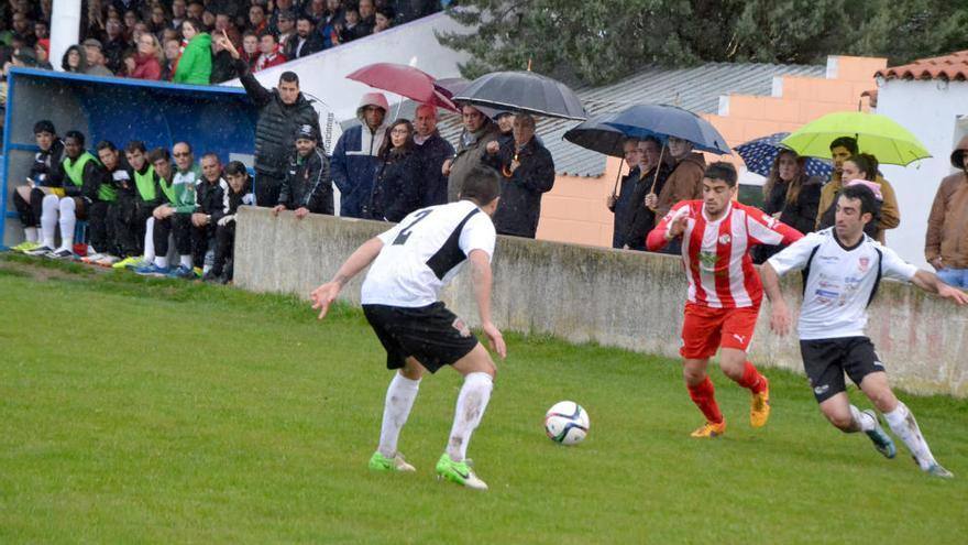 David Álvarez, en una acción del partido.