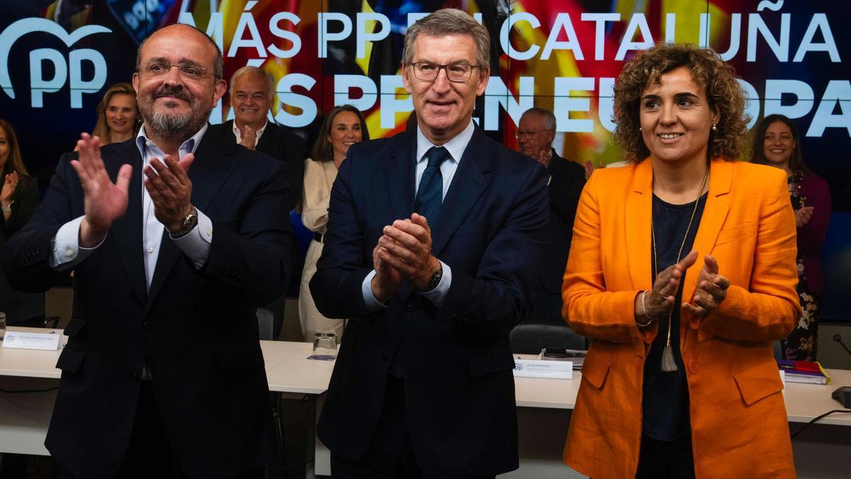 Alberto Núñez Feijóo, Alejandro Fernández i Dolors Montserrat, aquest dimarts a la seu del PP a Madrid  |  Premsa PP