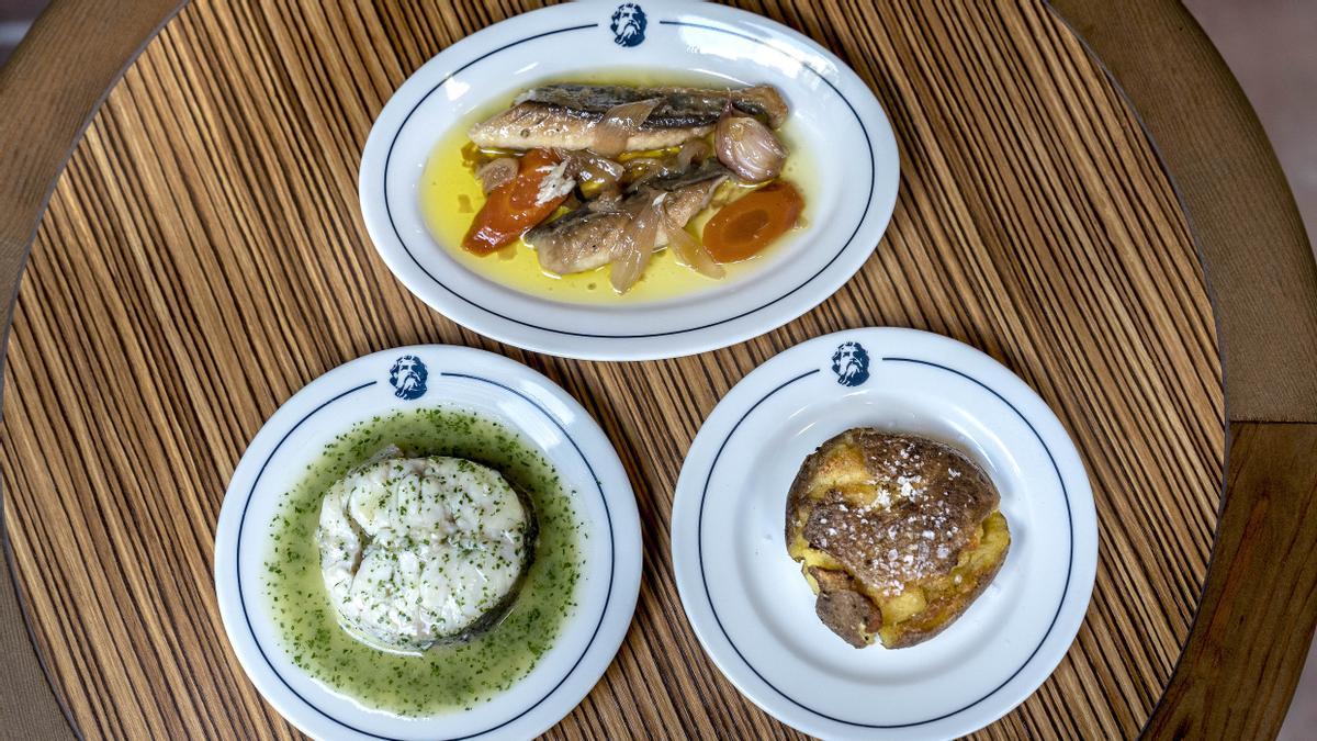 Merluza en salsa verde, patata asada y escabeche de caballa de Ultramarinos Marín.