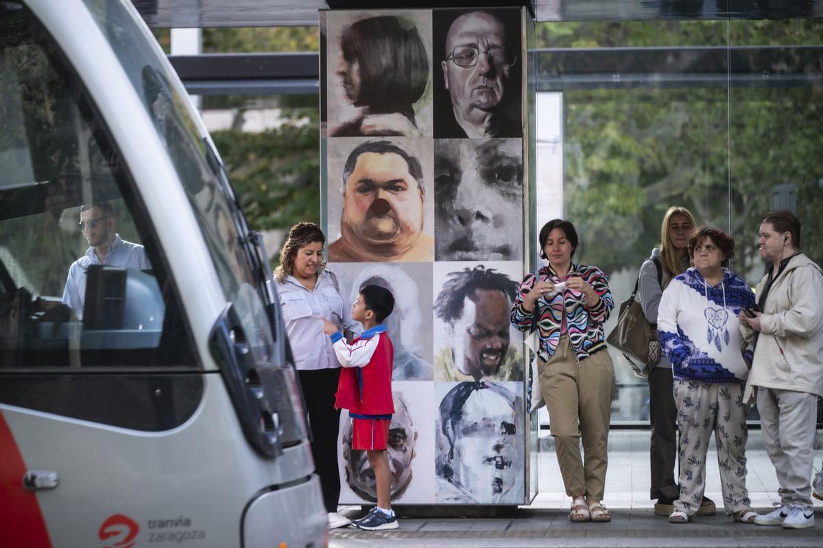 Luis Grañena (1968) colabora en esta ocasión en su faceta de pintor en Plaza Aragón, centrándose en el poder de la mirada.