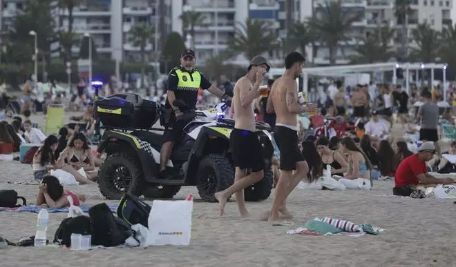 Las imágenes que ha dejado la Noche de San Juan sin hogueras en Sagunt