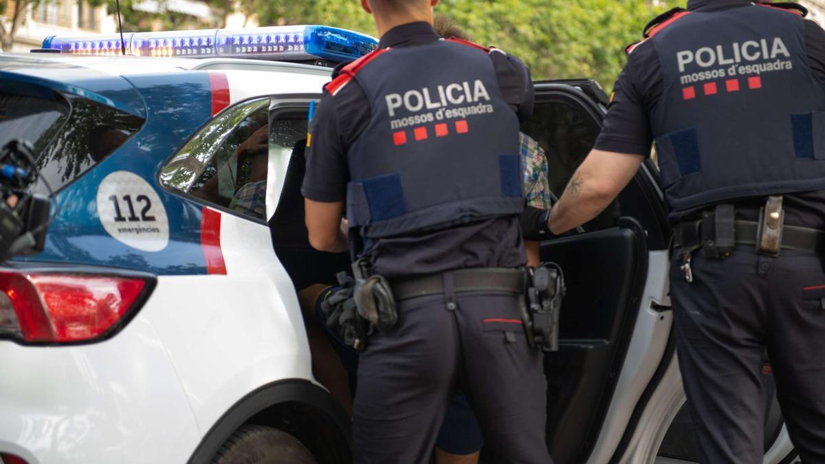 Los Mossos detienen a un estafador en Barcelona