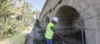 Vallan el acueducto de Riegos de Levante para prevenir accidentes ante las grietas