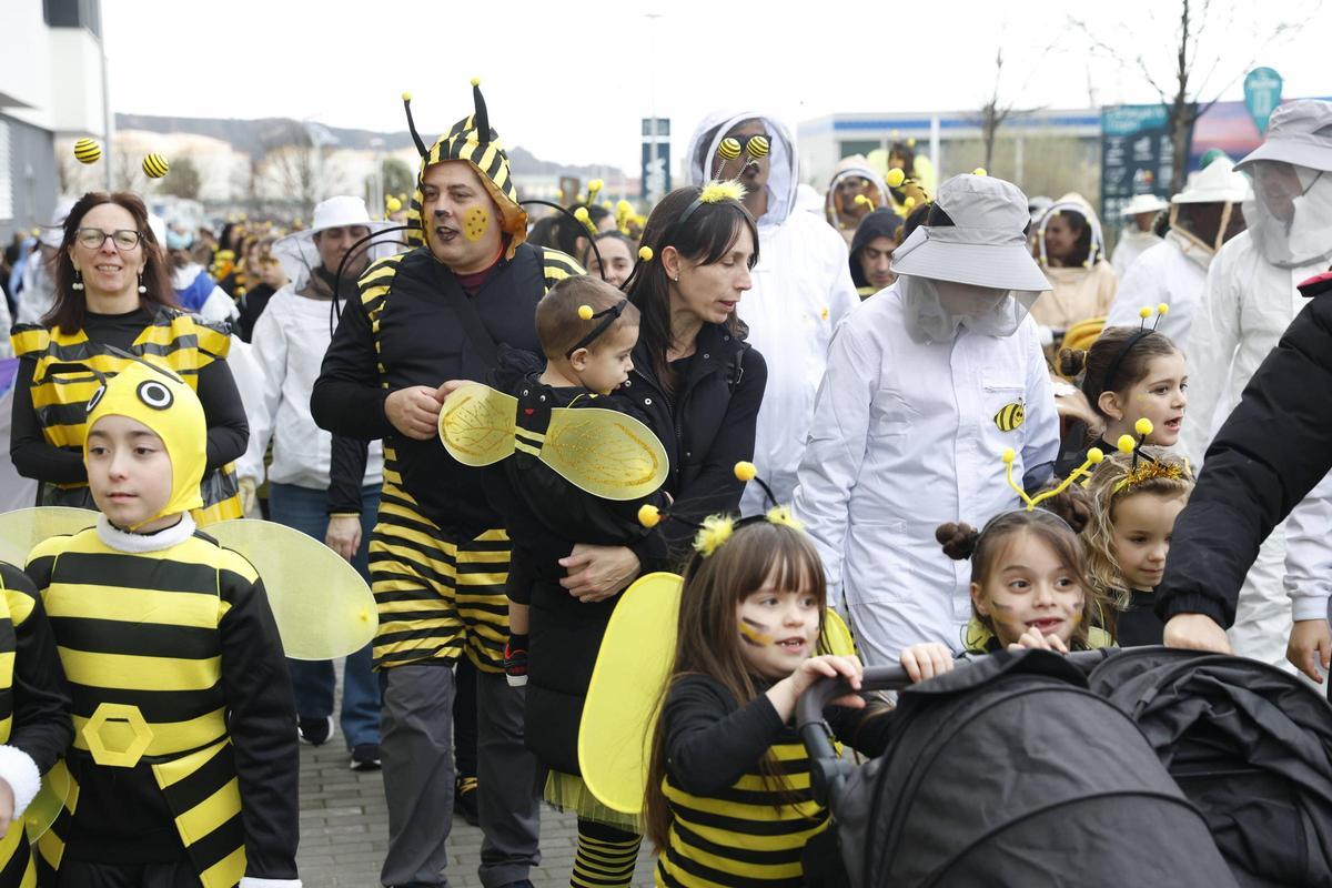 El desfile del Antroxu en la zona oeste de Gijón, en imágenes