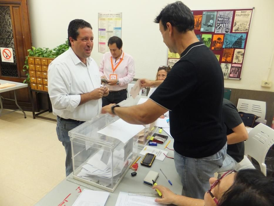 Los líderes políticos votan en Castelló