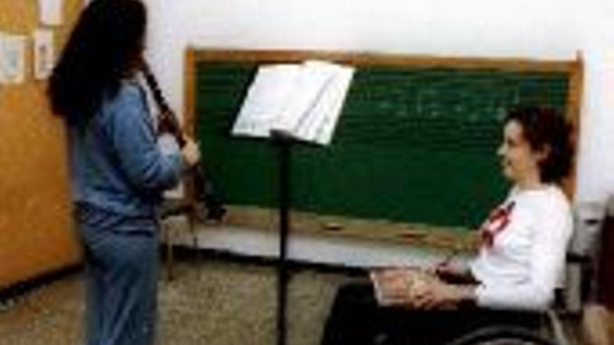 CATORCE ALUMNOS DE APROSUBA-4 ASISTEN A UN CURSO DE MUSICA