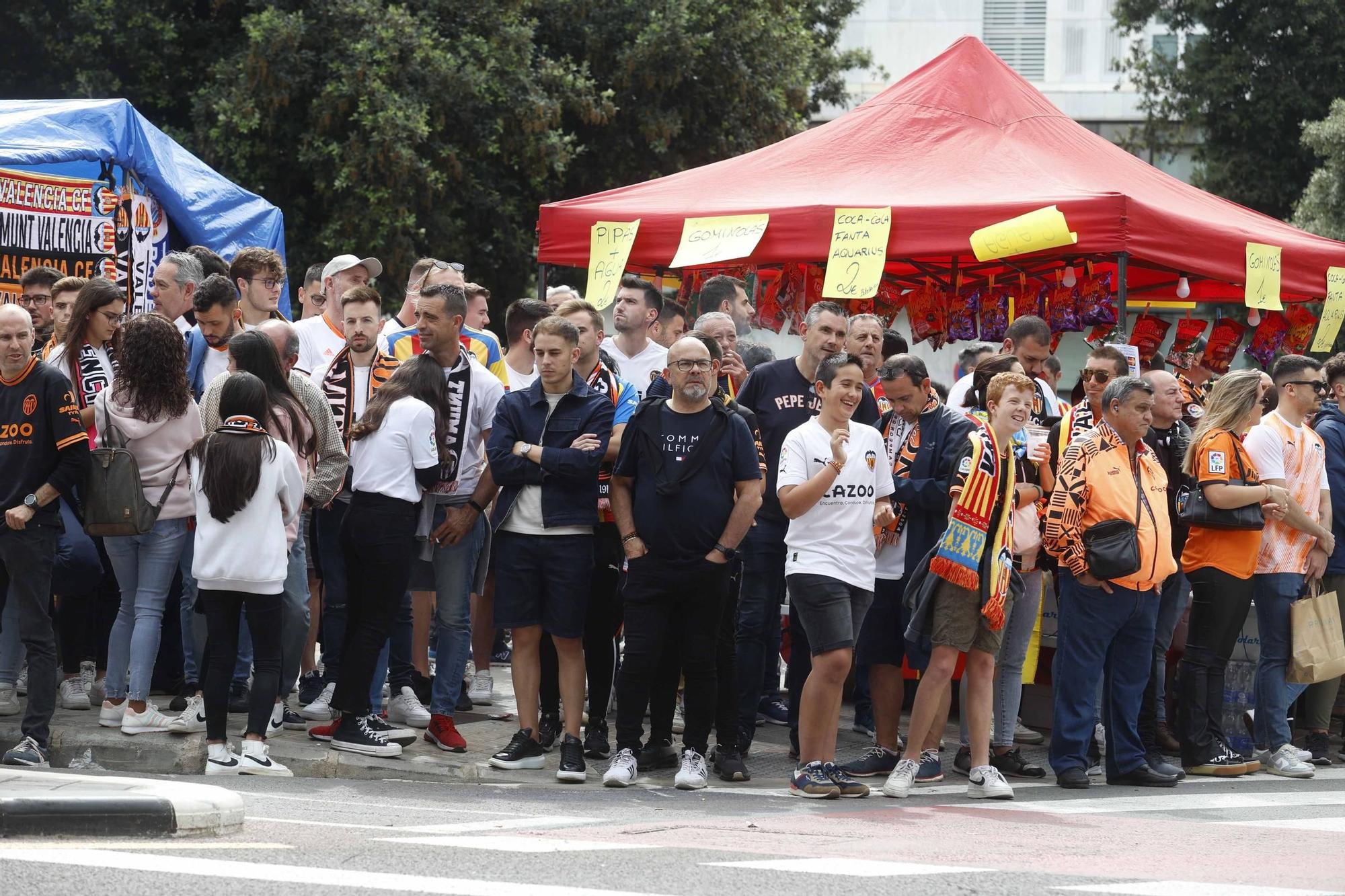 Ambiente festivo en la recepción al equipo