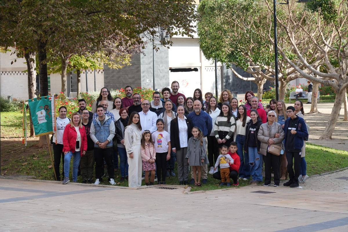 Fotografía de toda la comisión de la gaiata 13 Sensal para las fiestas de la Magdalena 2023.