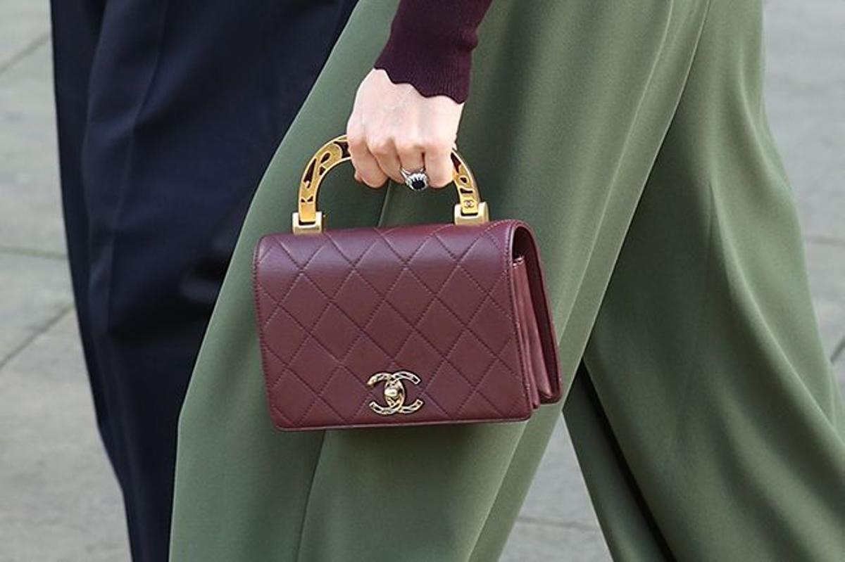 Detalle del bolso de Chanel de Kate Middleton