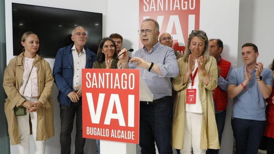 Bugallo, el 28-M, arropado por los integrantes de su candidatura durante la valoración de los resultados