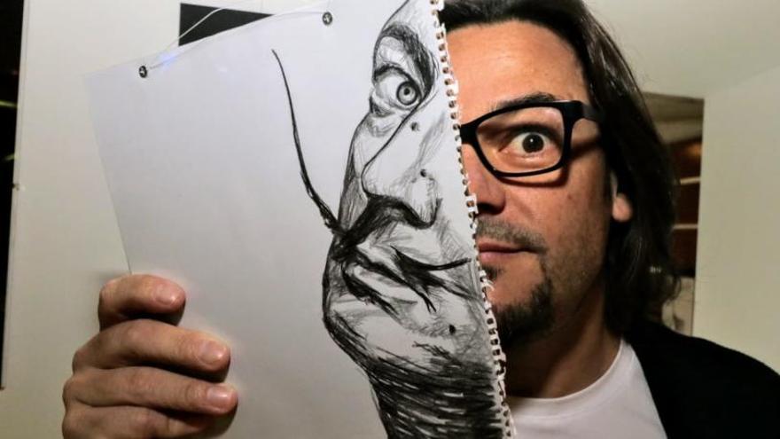 César Vilaplana con el retrato de Dalí