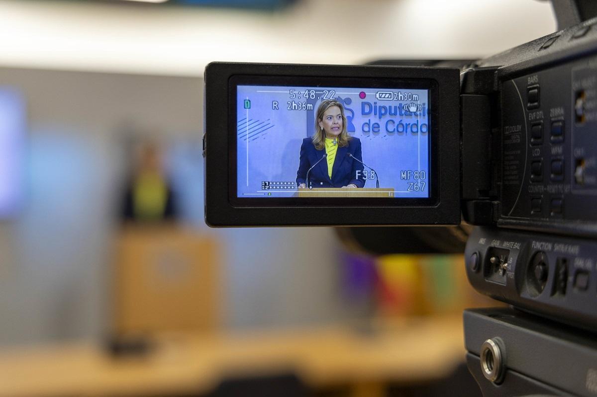 La delegada de Igualdad de la institución provincial, Auxiliadora Moreno, durante la rueda de prensa.