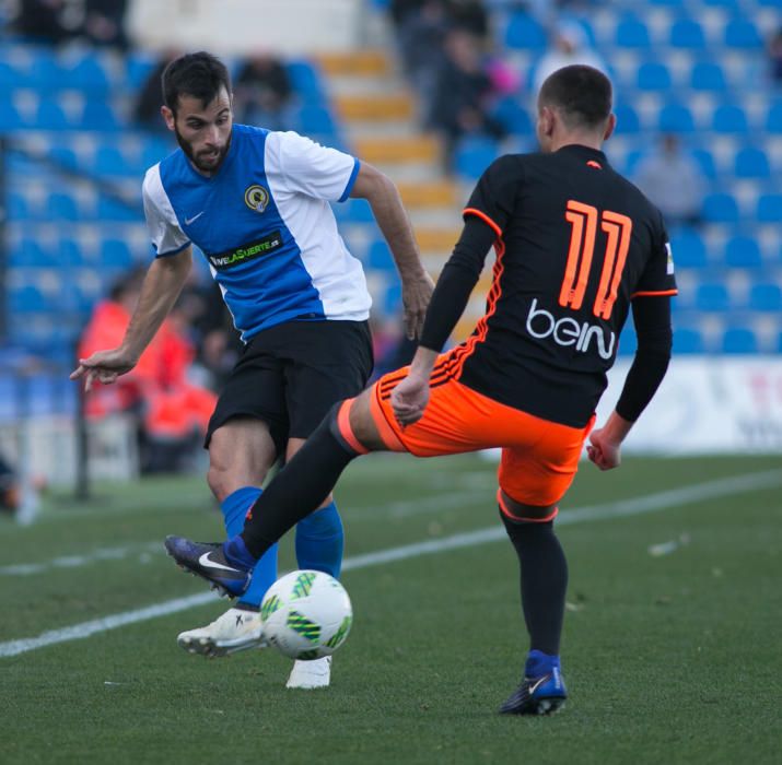 La primera parte acabó sin goles de milagro ya que el Mestalla dispuso de tres ocasiones claras y el Hércules de dos.