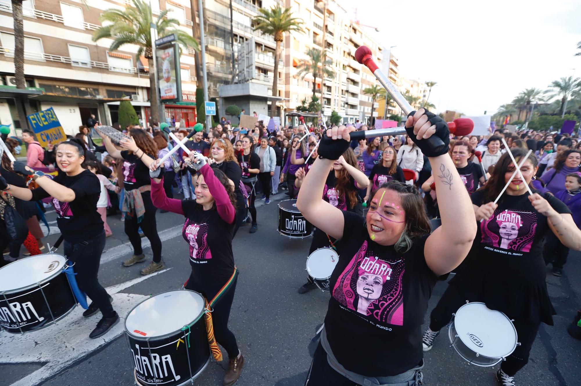 La manifestación del 8M recorre las calles de Córdoba