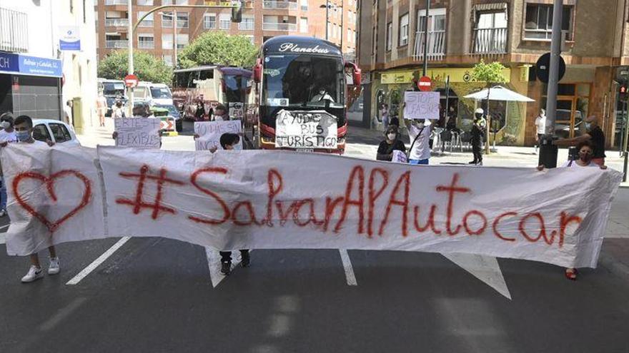 El bus discrecional pide al Gobierno no ser el gran olvidado del turismo