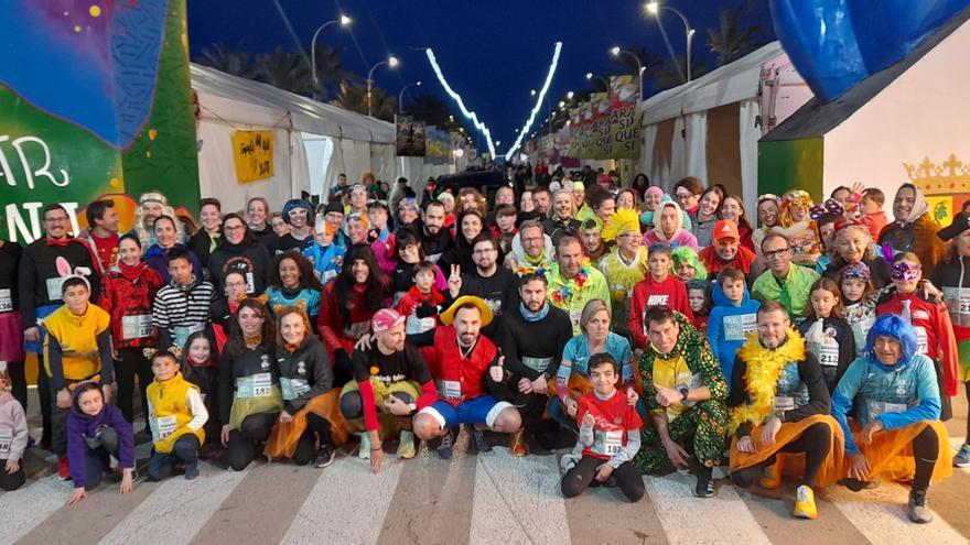 Carrera de disfraces y batalla de confeti en el Carnaval de Vinaròs