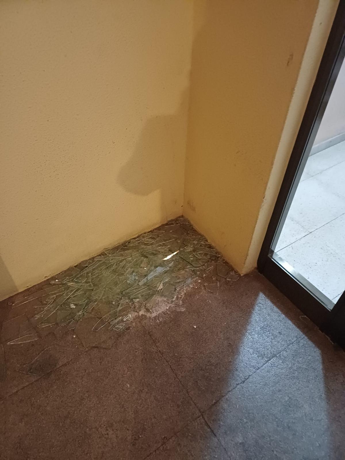 Les fotos de les destrosses després d'una discussió pel volum a Girona Les fotos de les destrosses després d'una discussió pel volum a Girona