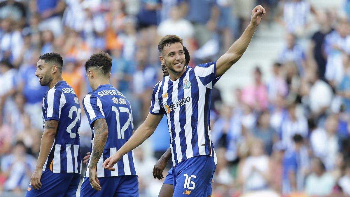 Nico González celebra un gol con el Oporto.