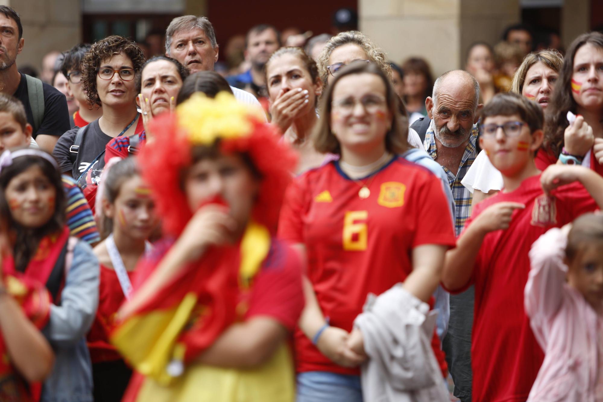 Gijón se vuelca (pese a la lluvia) animando a España en la final del Mundial de fútbol femenino