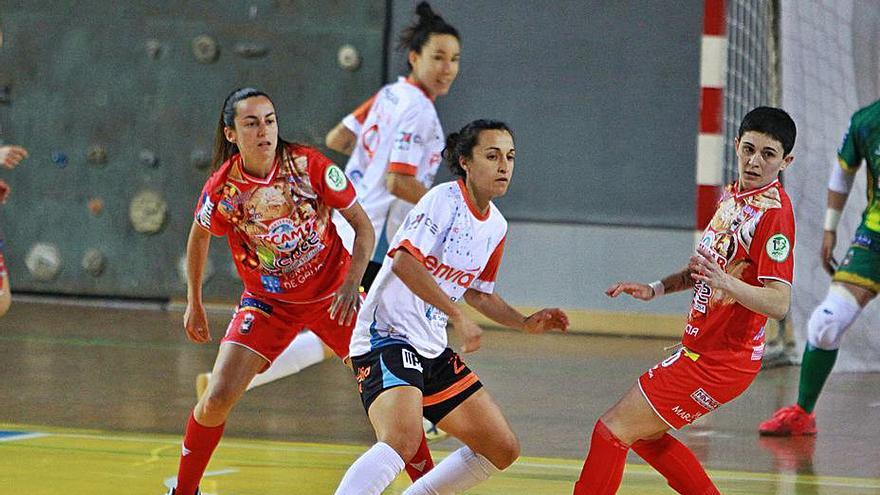 Jenny Lores, durante la seminifinal de la Copa Galicia.  |  / I. OSORIO