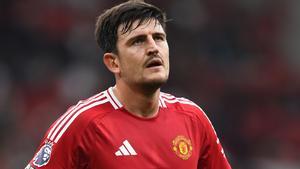 Harry Maguire durante un partido con el Manchester United