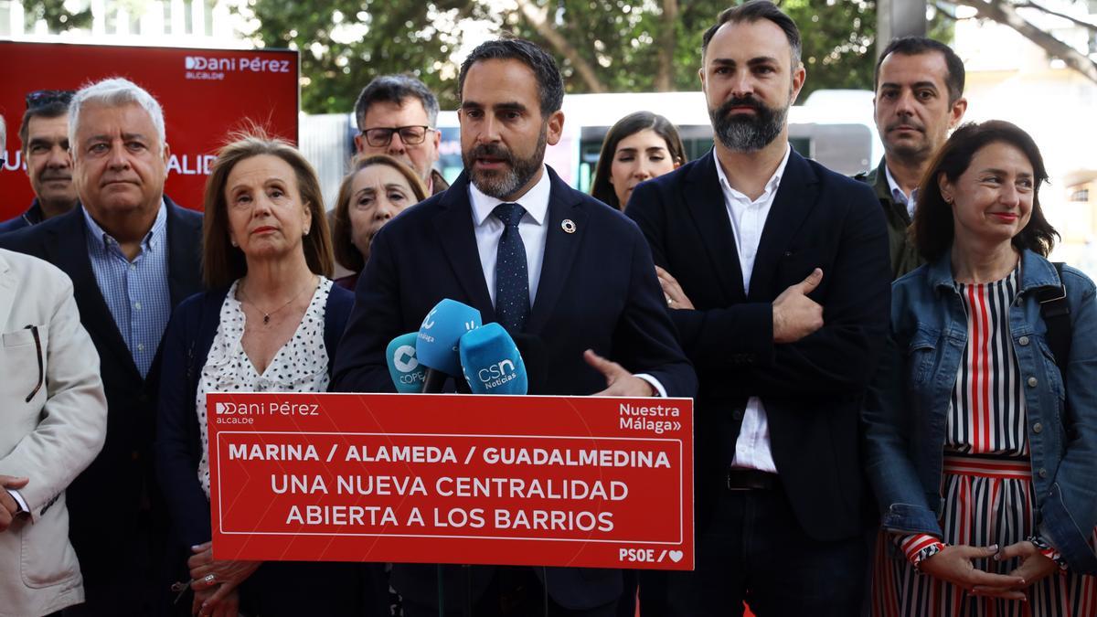 El candidato del PSOE a la Alcaldía de Málaga, Daniel Pérez, presenta a los medios el proyecto 'Una nueva centralidad abierta a los barrios'.