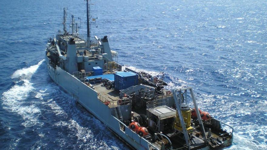 El buque Neptuno de la Armada se dirige a Mallorca.